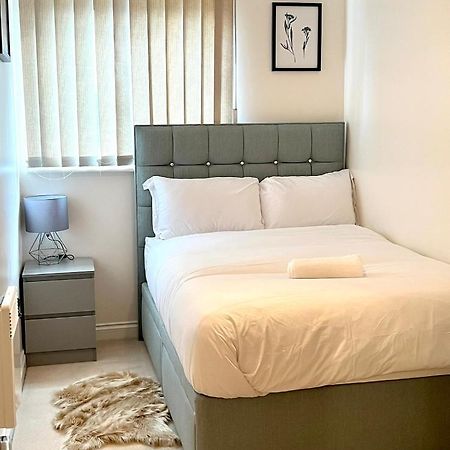 Stylish Luxe Apartment Harlow Eksteriør bilde