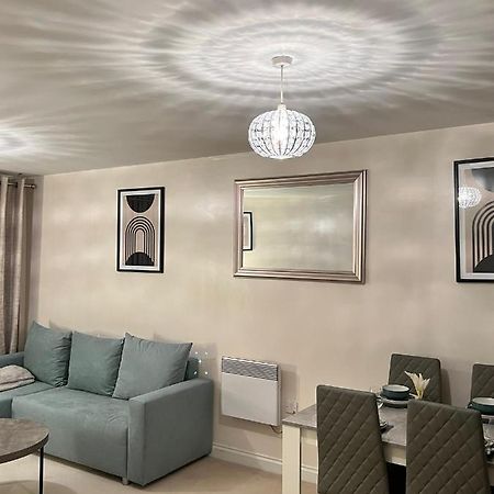 Stylish Luxe Apartment Harlow Eksteriør bilde