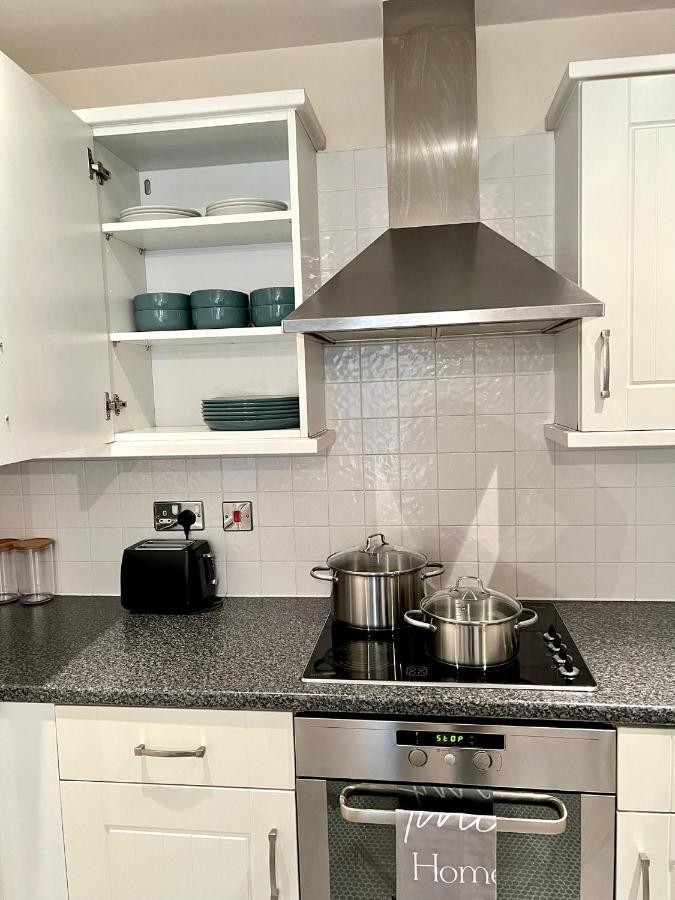 Stylish Luxe Apartment Harlow Eksteriør bilde