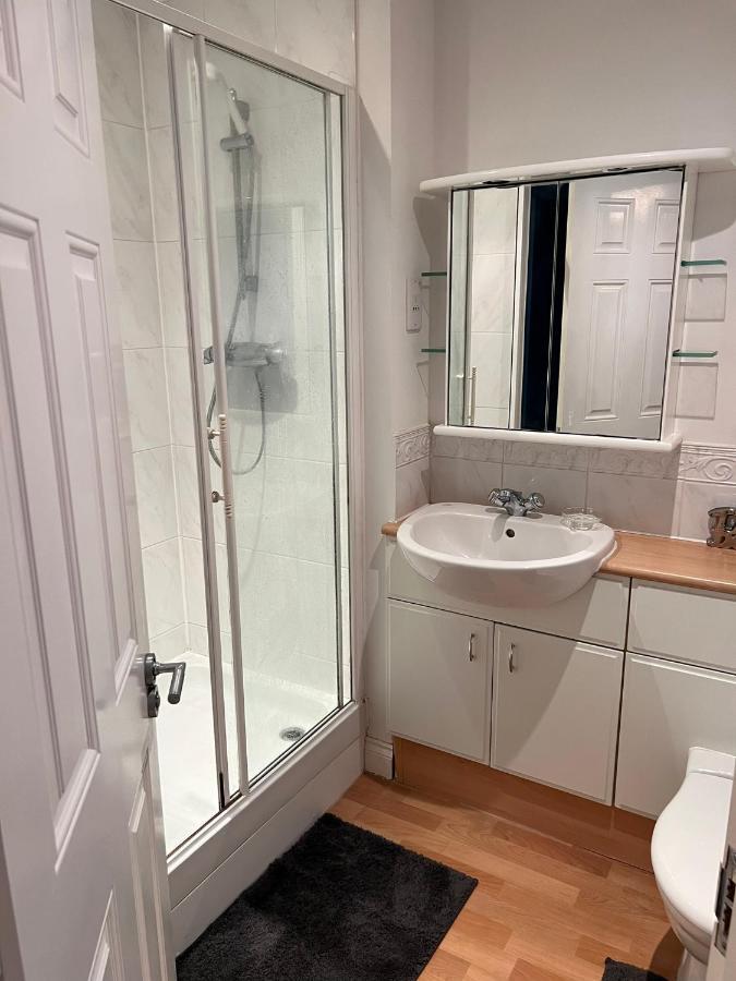 Stylish Luxe Apartment Harlow Eksteriør bilde