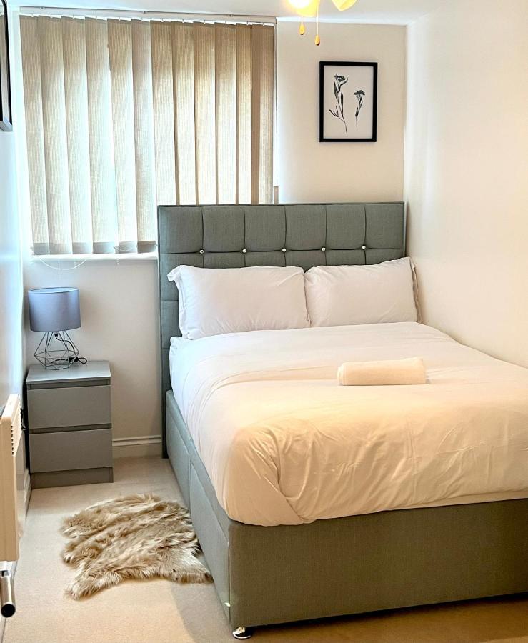 Stylish Luxe Apartment Harlow Eksteriør bilde